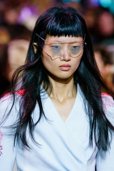 Look 18